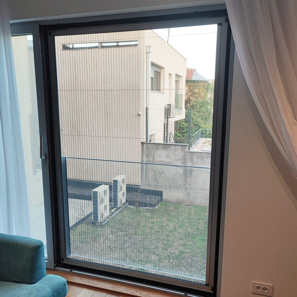 KOMARNIK 2 BEOGRAD MONTAZA